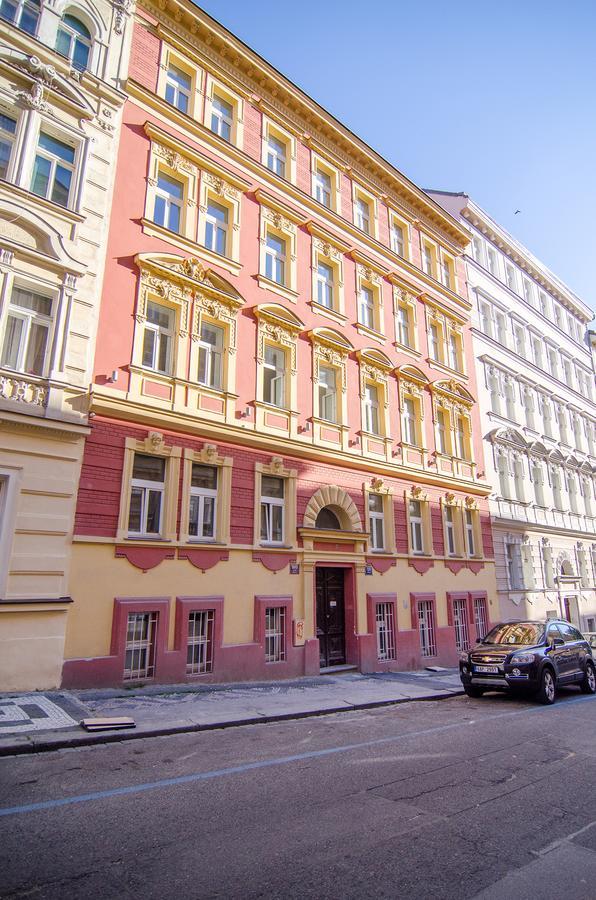 Churchill Apartments Praag Buitenkant foto